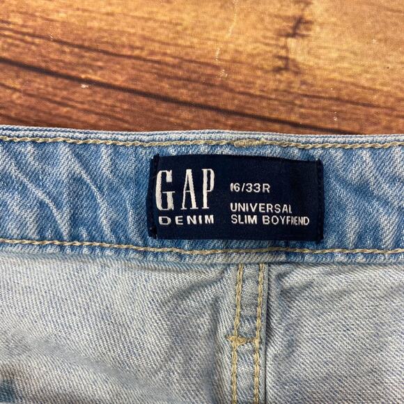 Gap Women’s Slim Boyfriend Jeans Size 16/33R Light Wash Distressed Denim - Picture 4 of 10